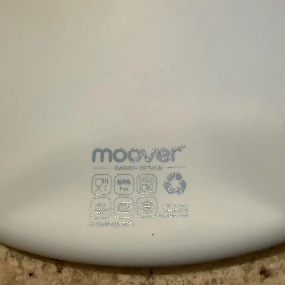 Set of two Moover silicone bibs